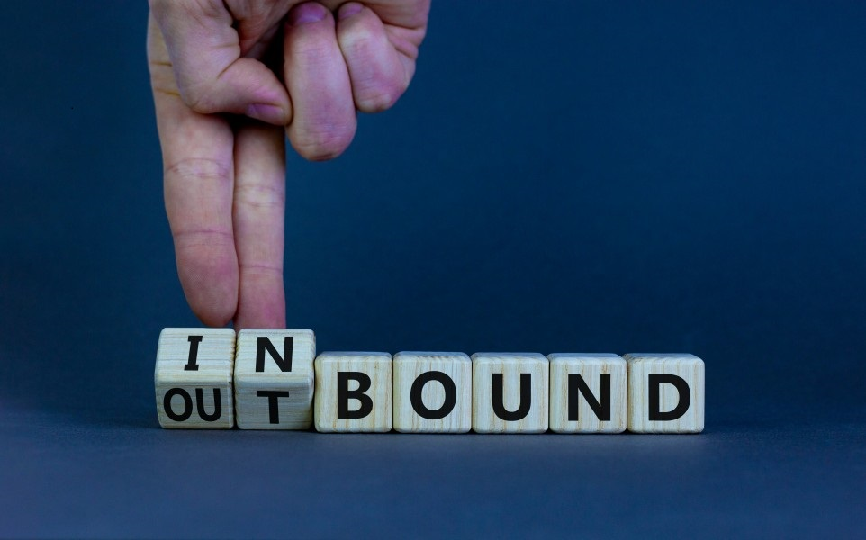 Qual é a diferença entre geração de leads inbound e outbound